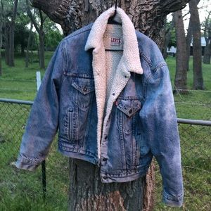 VINTAGE Levi’s Denim and Sherpa Trucker Jacket